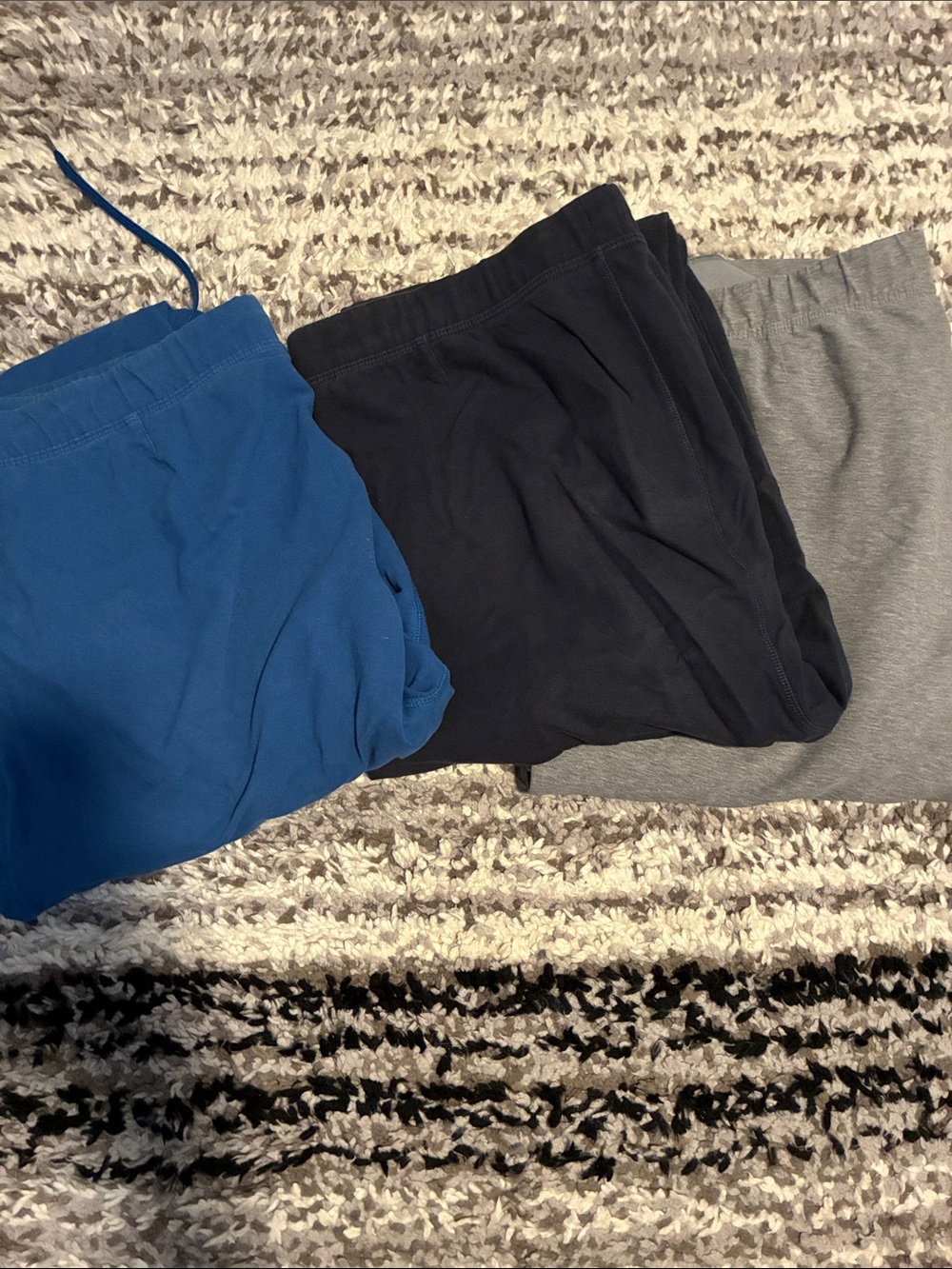 Mack
Weldon lounge pants Blue, Black, Gray